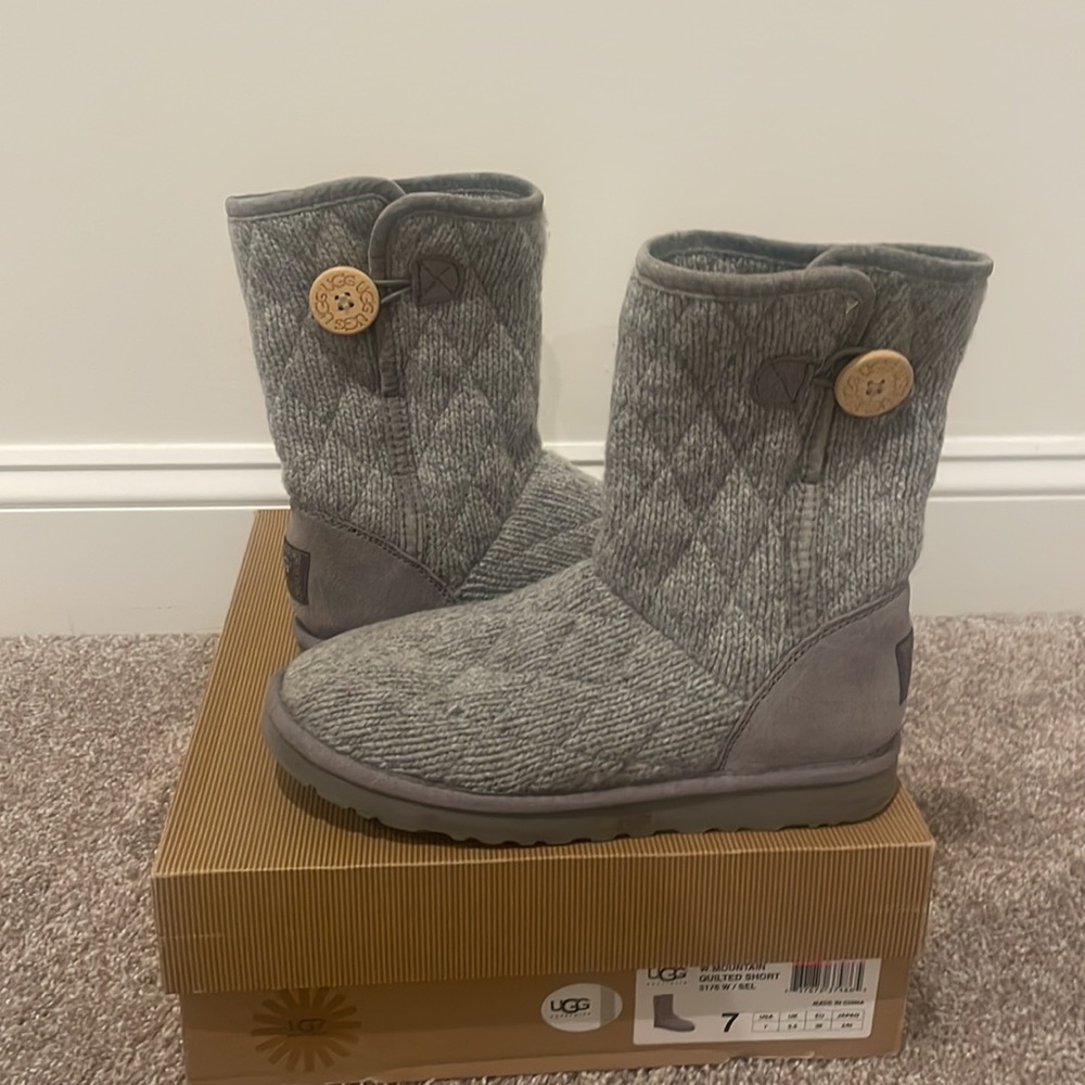 Women’s size 7 gray quilted Ugg boots